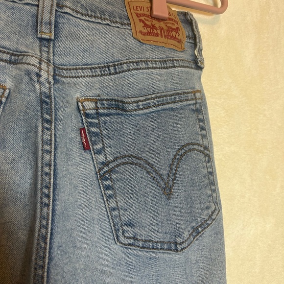 Levi’s Ripped Wedgie Straight Jeans - Picture 5 of 5